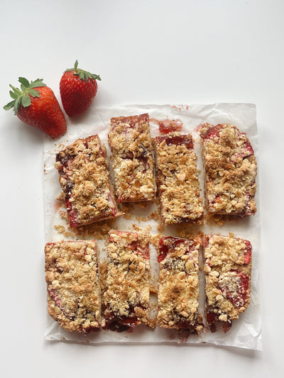 Strawberry Crumble Protein Bars 🍓