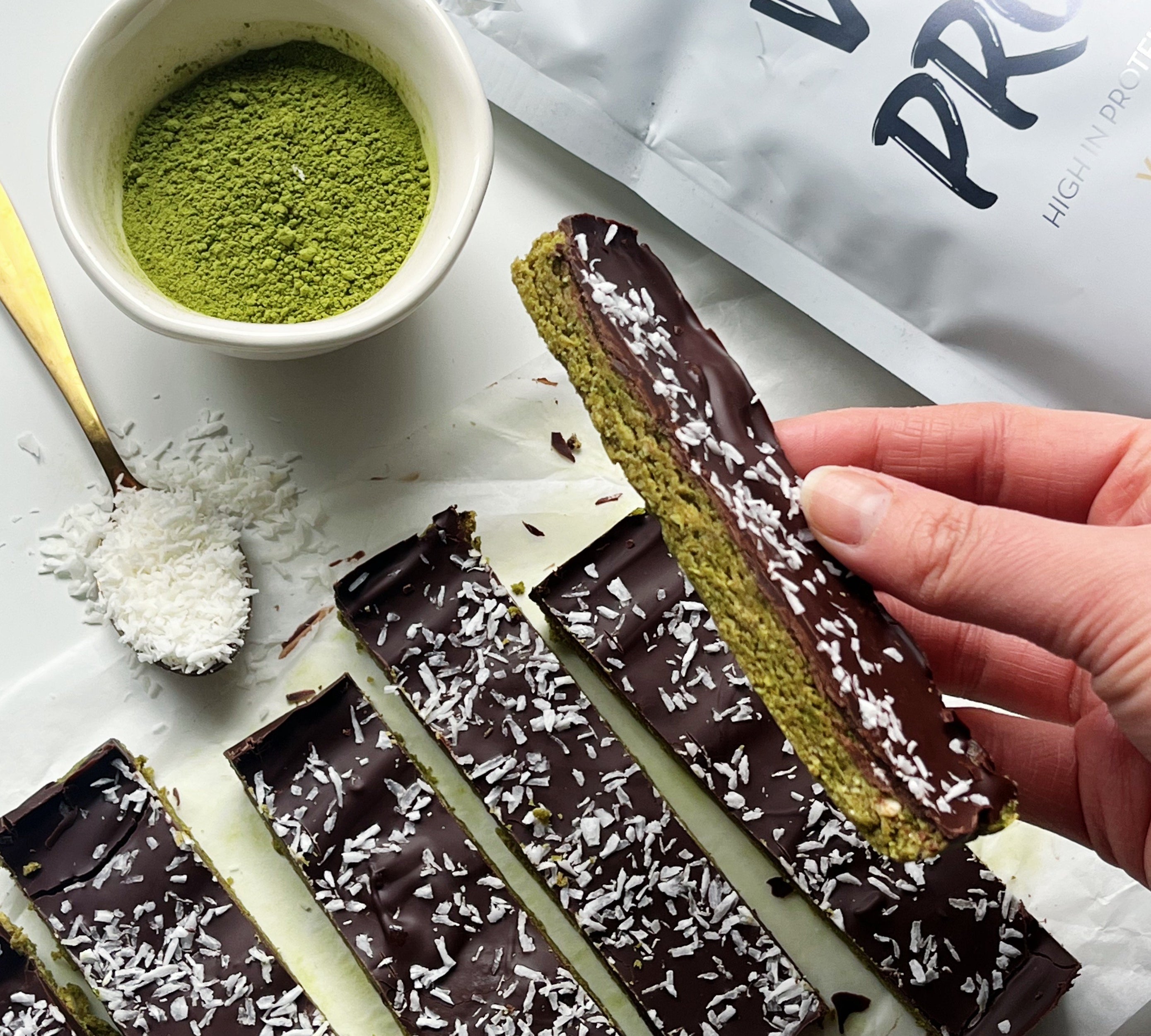 Coconut matcha protein bars 💚🥥